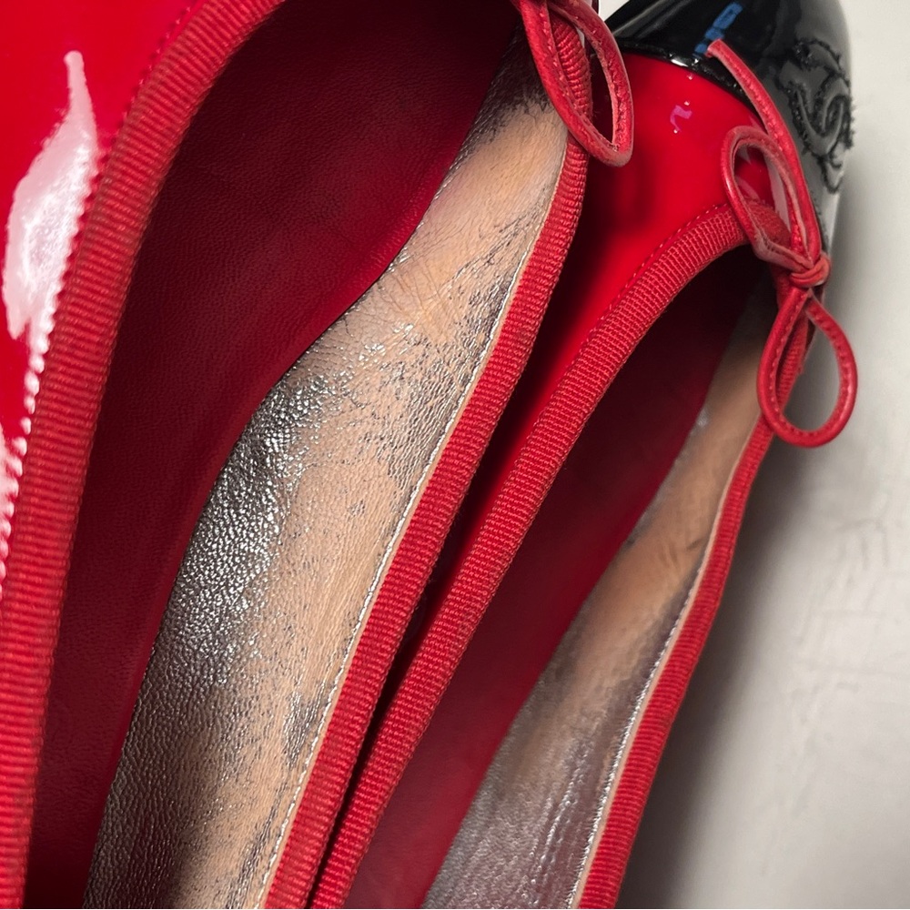 CHANEL Glossy Red and Black Flats - Picture 13 of 13